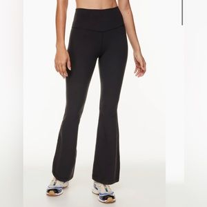 aritzia tna flare leggings 🖤
